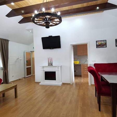 Apartament 2 Camere - Casa Divertis ブザウ エクステリア 写真