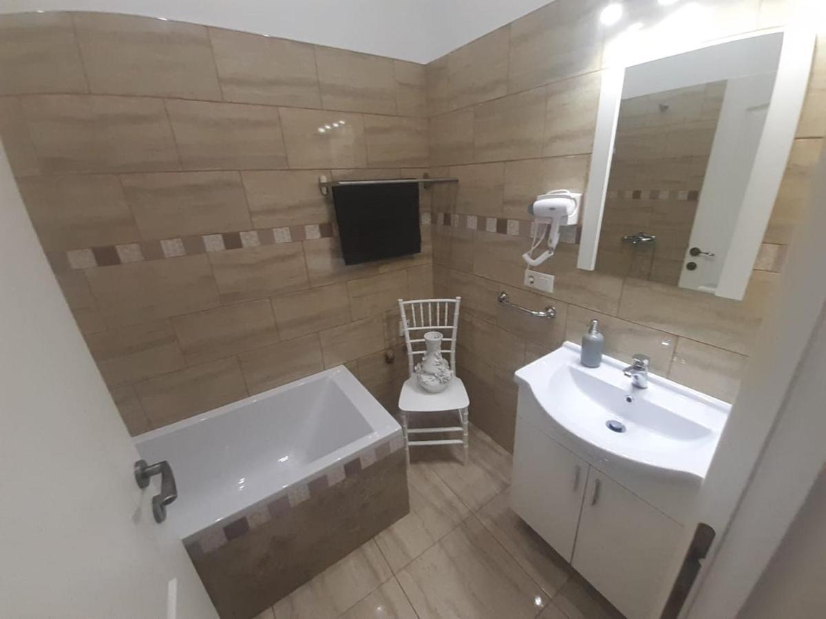Apartament 2 Camere - Casa Divertis ブザウ エクステリア 写真