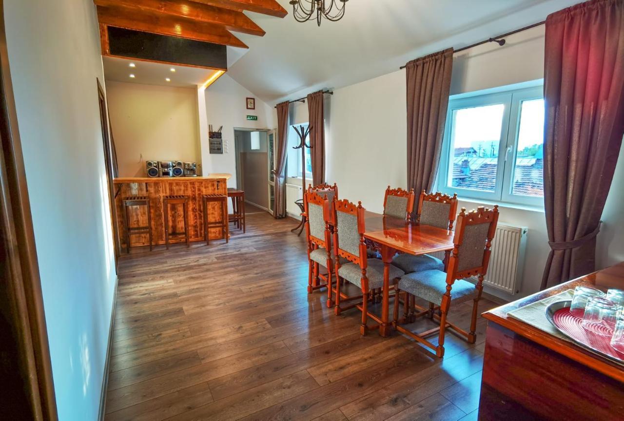 Apartament 2 Camere - Casa Divertis ブザウ エクステリア 写真