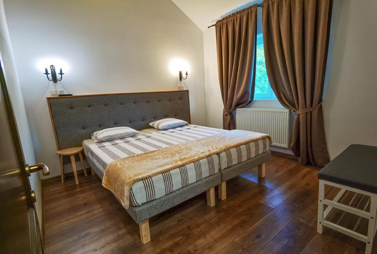 Apartament 2 Camere - Casa Divertis ブザウ エクステリア 写真