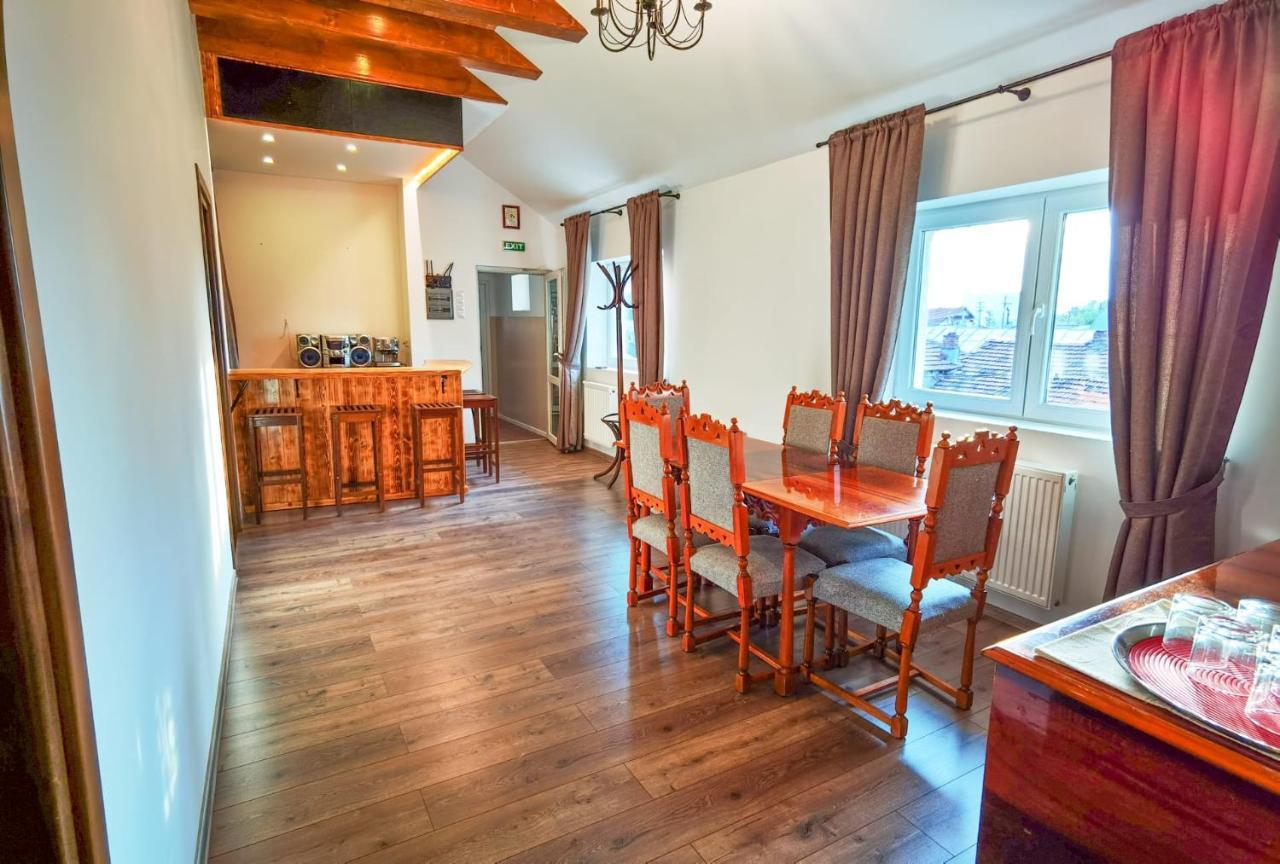 Apartament 2 Camere - Casa Divertis ブザウ エクステリア 写真