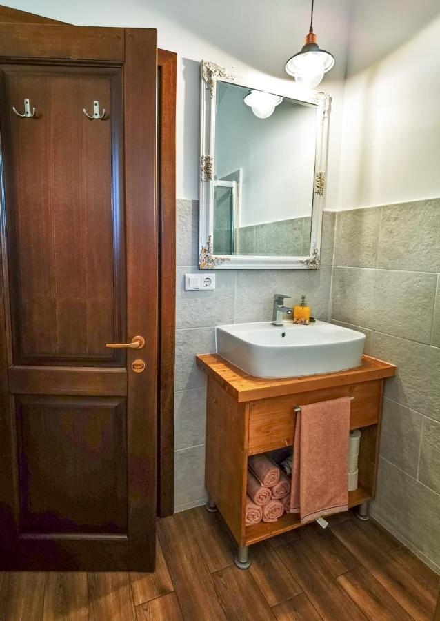 Apartament 2 Camere - Casa Divertis ブザウ エクステリア 写真
