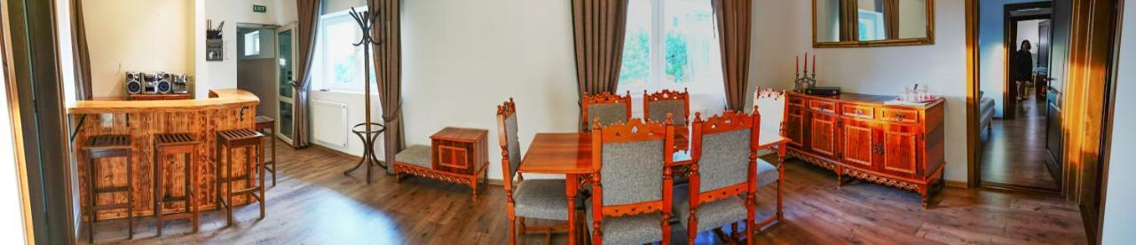 Apartament 2 Camere - Casa Divertis ブザウ エクステリア 写真