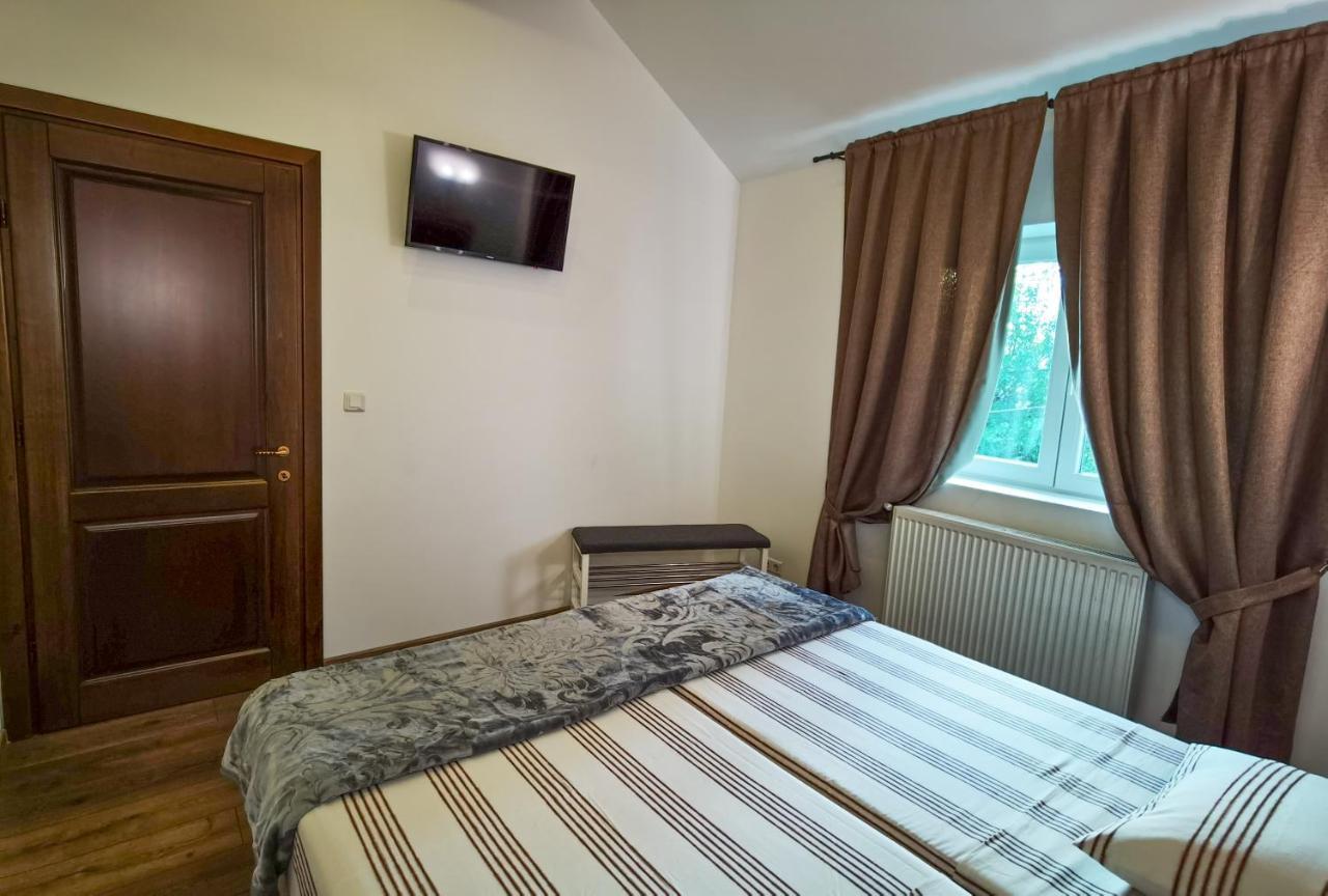 Apartament 2 Camere - Casa Divertis ブザウ エクステリア 写真
